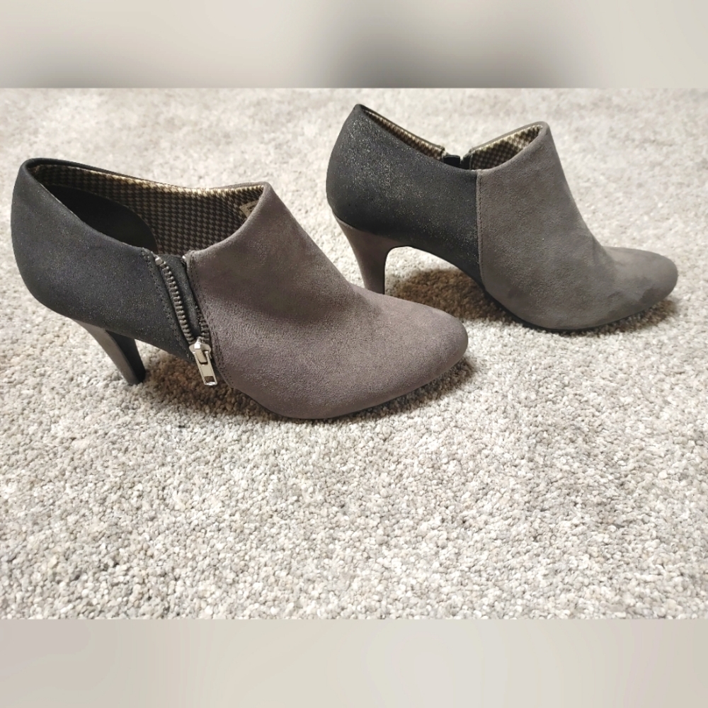 Dex Flex Gray Ankle Boots 9.5